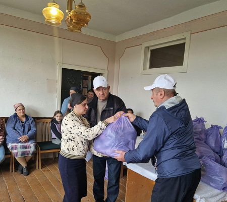 We extended a helping hand to families in Yizhivtsi, within the Chernivtsi Oblast, Ukraine, by donating essential food supplies and gifts